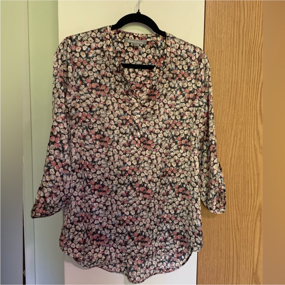 π 2/12$ Pink and Cream Floral Blouse - M - Daniel Rainn - Picture 2 of 11